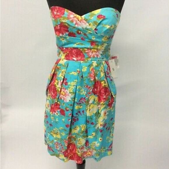 Teeze Me Dresses & Skirts - Teeze Me Strapless Floral Dress With Pockets